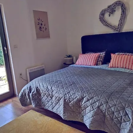 Big Oasis House With Garden,near Colosseum Pula