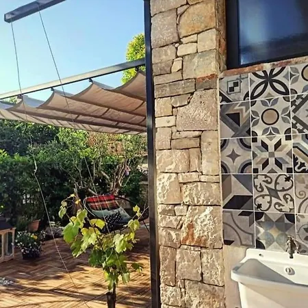 Big Oasis House With Garden,near Colosseum Daire