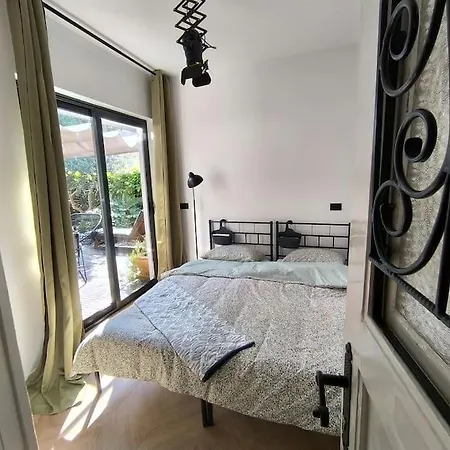 Daire Big Oasis House With Garden,near Colosseum *