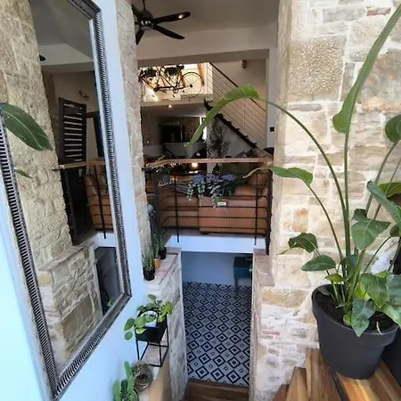Big Oasis House With Garden,near Colosseum Apartment Pula