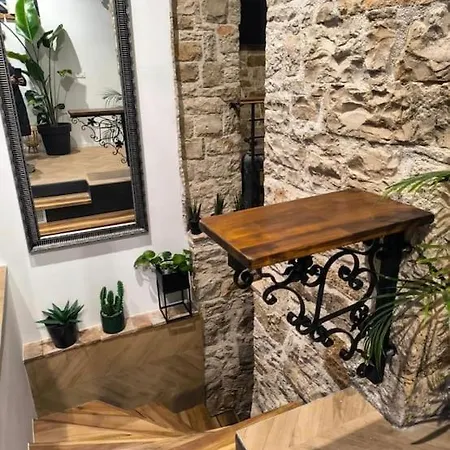 Apartment Big Oasis House With Garden,near Colosseum Pula