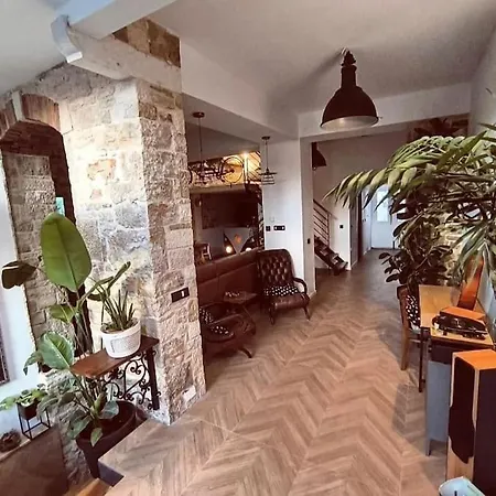 Daire Big Oasis House With Garden,near Colosseum Pula