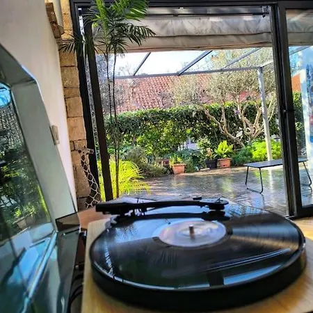 Big Oasis House With Garden,near Colosseum Pula
